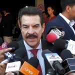 Bloqueos elevan el dólar referencial a Bs 9,74 y lo igualan al mercado paralelo