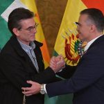 Policía denuncia que movilizados en San Julián portan armas de fuego y confirma dos efectivos heridos